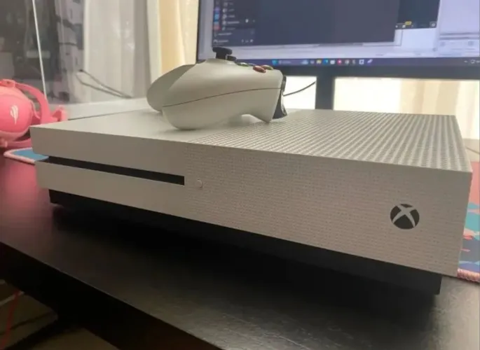 Vendo xbox one s novinho 1 tera funcionando perfeitamente