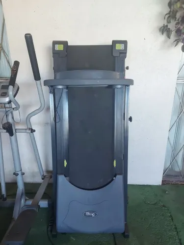 Vende se uma esteira ergometrica
