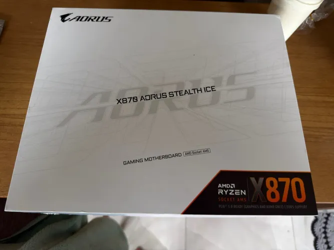PLACA MÃE X870 AORUS STEALTH ICE