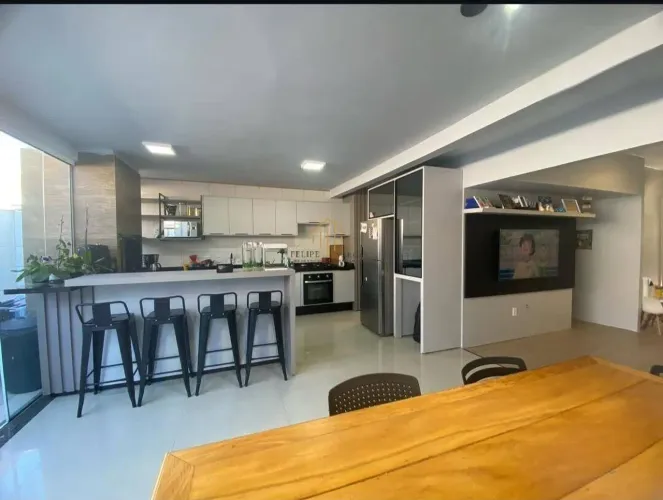 Casa reformada com 2 suítes no Condomínio Terra Nova