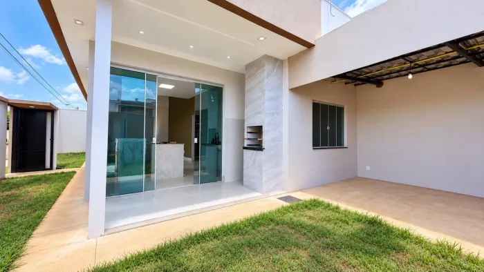 Casa de esquina 3 quartos à venda na 1603 Sul