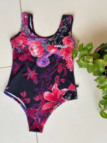 Blusa Tamanho M. Veste até 40. USADA