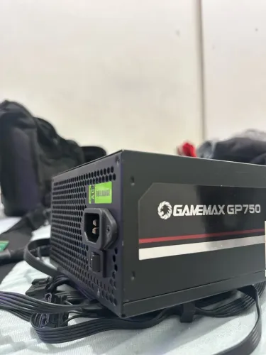 Fonte gamemax gp750w