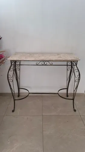 Mesa Aparador em Ferro e Mármore - Elegante e Resistente