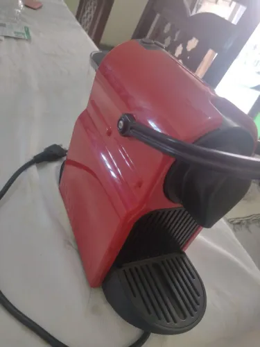 Cafeteira Nespresso vermelha