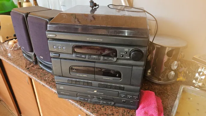 Aparelho de som vintage 4x1, dvd,rádio, fita cassete, tocador de disco 