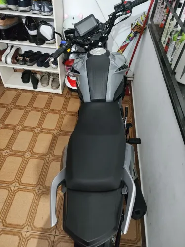 Moto completamente nova