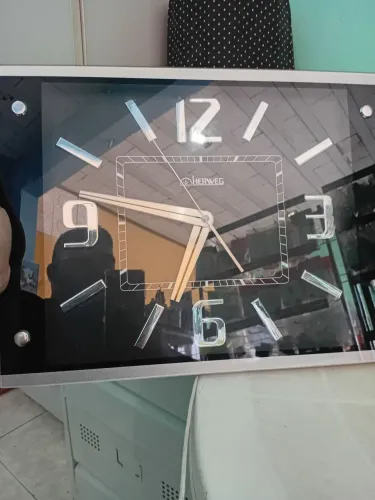 Relógio de parede semi novo funcionando