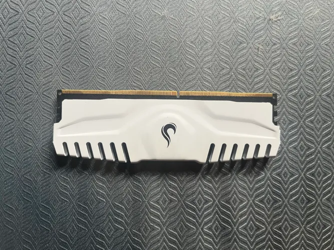 Memória RAM Rise Mode 8GB DDR4 3200MHz CL16 Nova