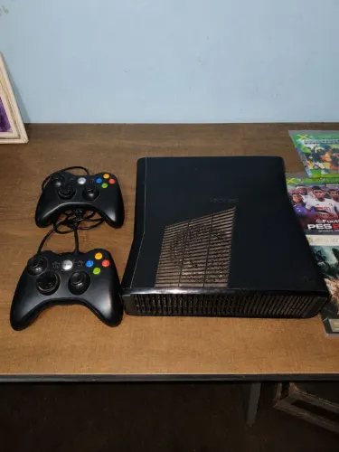 LEIA A DESCRIÇÃO ATENTAMENTE - XBOX 360 SLIM + 2 CONTROLES + 5 JOGOS