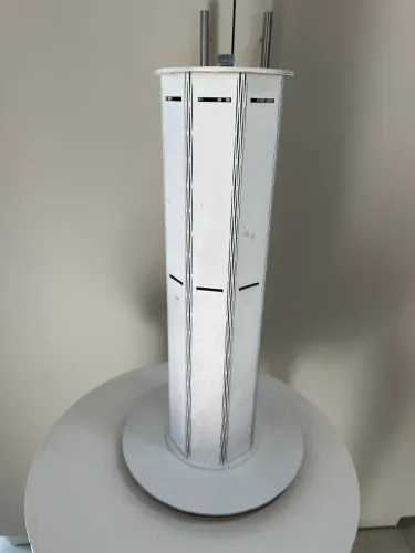 torre expositora giratória vertical canaletada