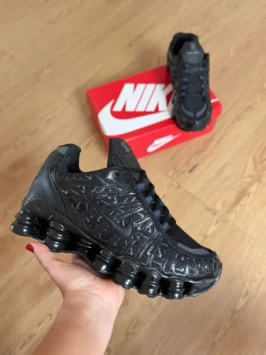 "TÊNIS NIKE 12 MOLAS" ?