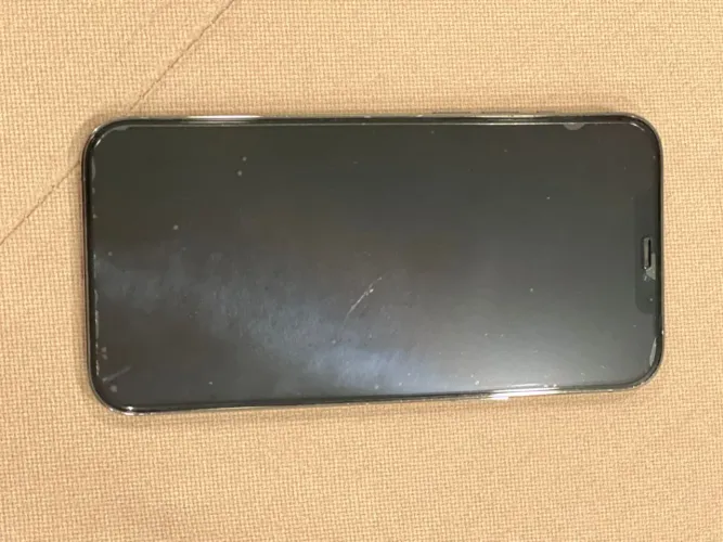 iPhone 12 Pro Max sem detalhes