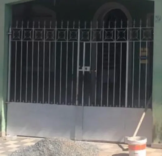 Portão garagem com portão social embutido = 600,00