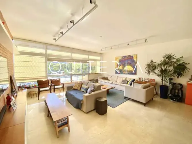 Apartamento garden reformado à venda vista para Lagoa e Cristo Redentor 3 quartos 2 suítes