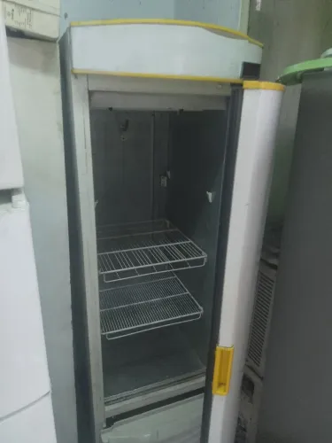 Cervejeira porta cega