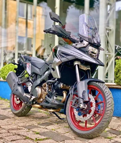 SUZUKI  DL VSTROM 1050   7.700KM   COMPLETA 