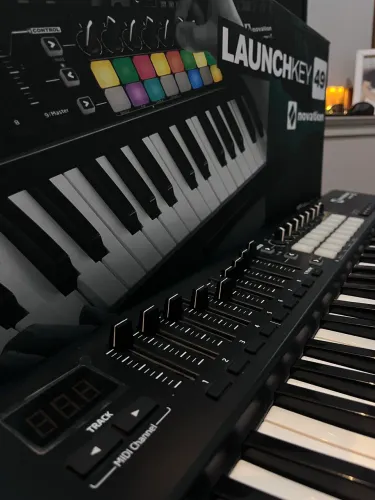 Novation Launchkey 49 MK2 - Estado de Novo!