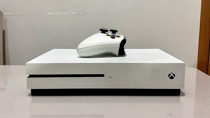 Xbox one S + 1 Controle