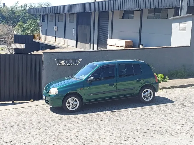 Renault Clio RN/ Expression 1.6 16V 5P 2001