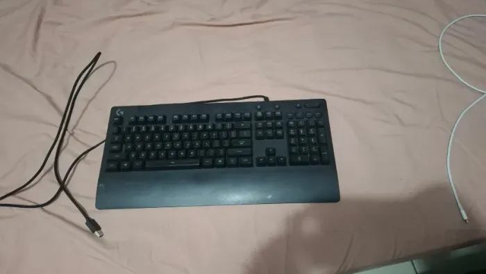Teclado RGB Logitech G213 Prodigy