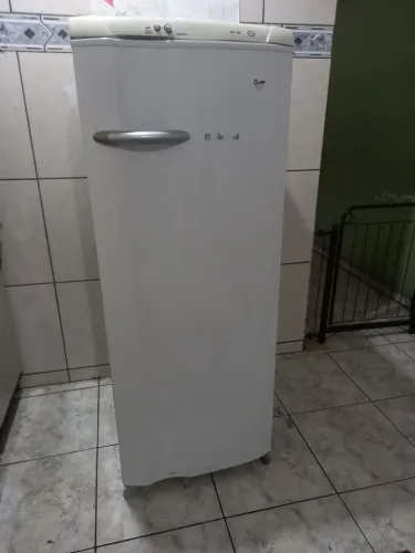 Geladeira Electrolux compacta 