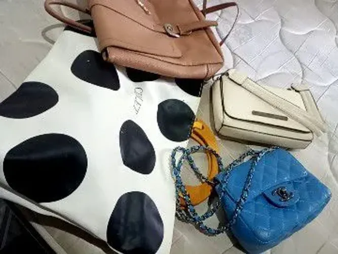 Bolsas pequenas e grande