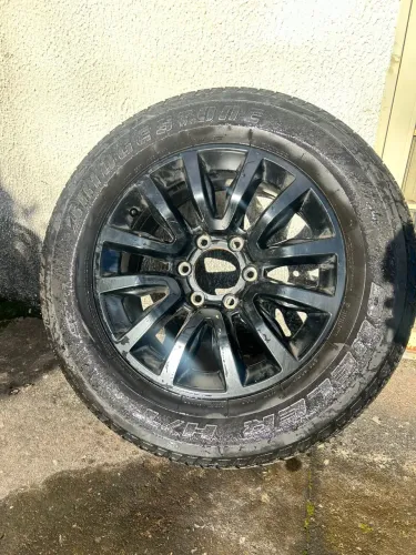 Vendo Rodas Gm S10 2022/23 com Pneus