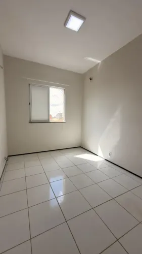 Alugo apartamento de três quartos no  Condomínio Del Fiori Cohama.