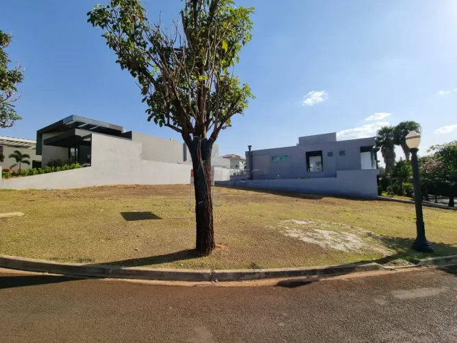 Terreno de 558m² à venda em condomínio - Condomínio Arara Azul