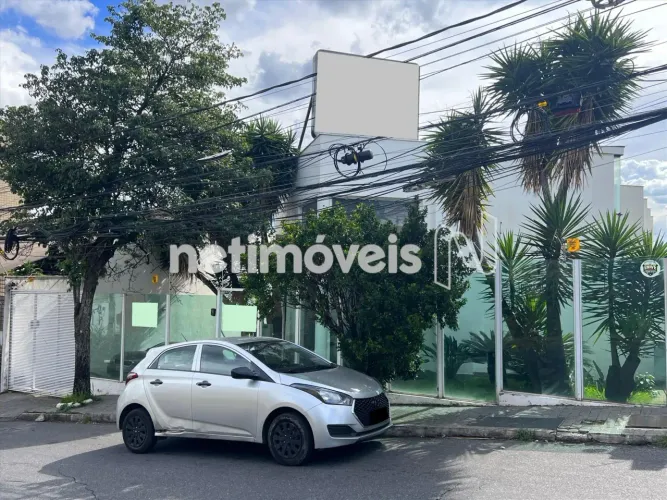 Prédio à venda próximo à Avenida Raja Gabáglia no Estoril