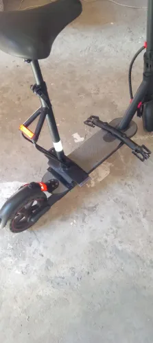Vendo um patinete eletrico completo é so andar