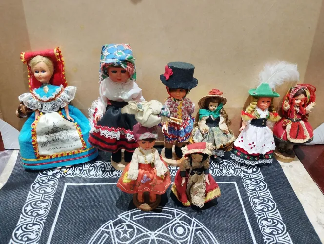 Bonecas antigas trajes 