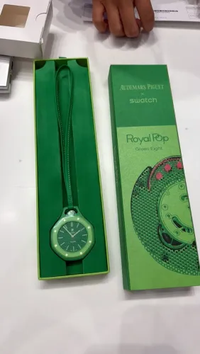 Relógio Audemars Piguet x Swatch Royal Pop Collection Green Eight