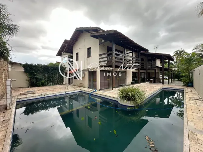 Vende e aluga belíssima casa 650m2-5 suítes-armários nos ambientes-Centrais de ar-Rodovia