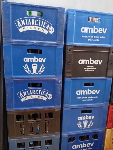 Vendo engradados completos cerveja e coca cola 1 litro vidro