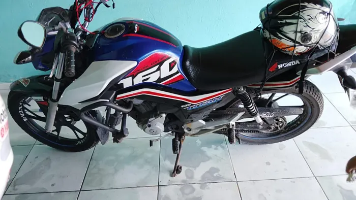 Vendo essa moto