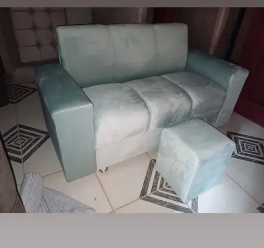 SOFÁ . De 3 lugares. Frete grátis