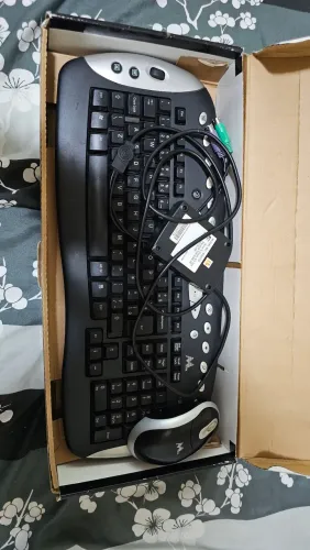 Teclado e mouse sem fio M tec