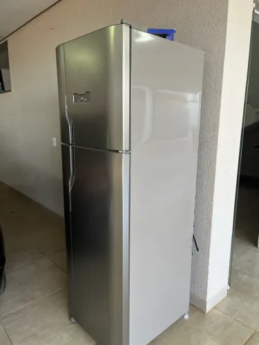 Geladeira Eletrolux 371L