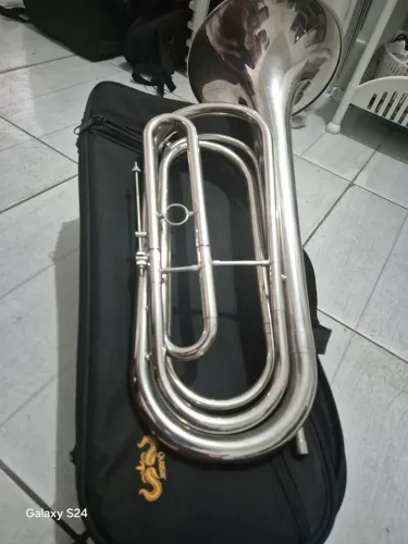 Vendo instrumentos musicais sousafone, corneta, cornetão todos de gatilhos...