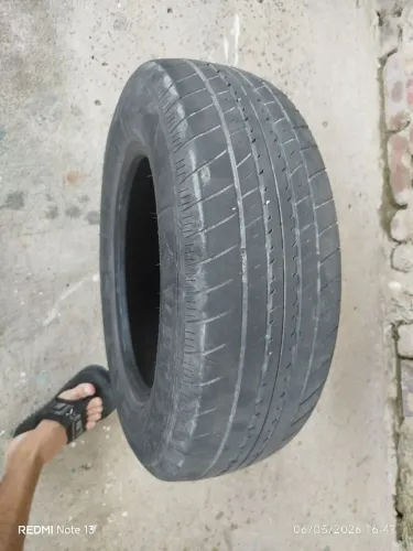 Vendo um pneu meia vida em ótimo estado bom para estepe
