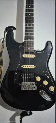 Guitarra Fender Modern Player Strato 