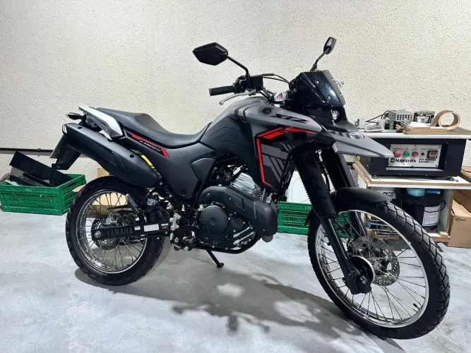 Yamaha XTZ 250 Lander ABS 2025 - Praticamente Zero (Apenas 1.800 km)