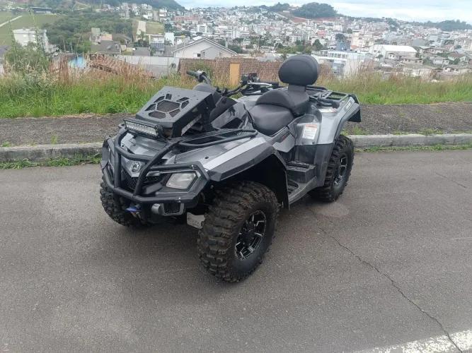 Quadriciclo can am 800