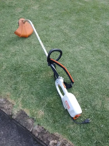 Vendo cortador de grama 220 V