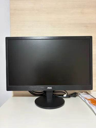 Monitor AOC 18.5" HDMI VGA 18.5" LED HD 60Hz Preto