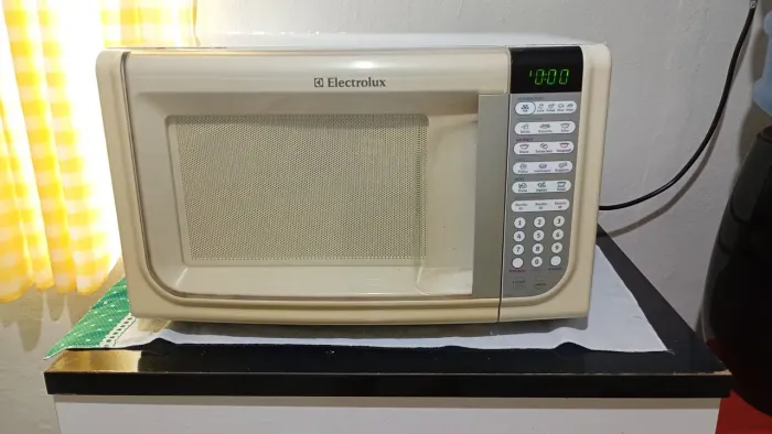 Vendo microondas semi novo 310 LTS