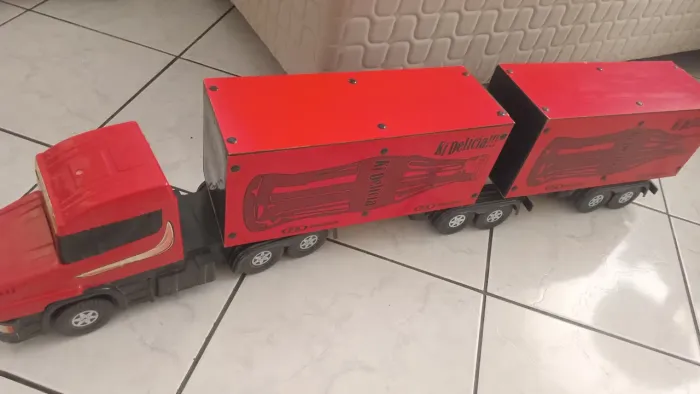 Vendo lindo caminhão em mdf