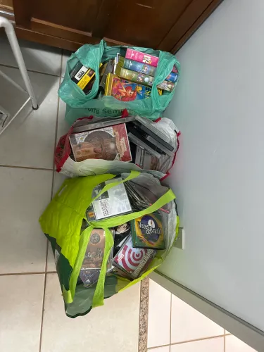 CDs, DVDs e Fitas VHS